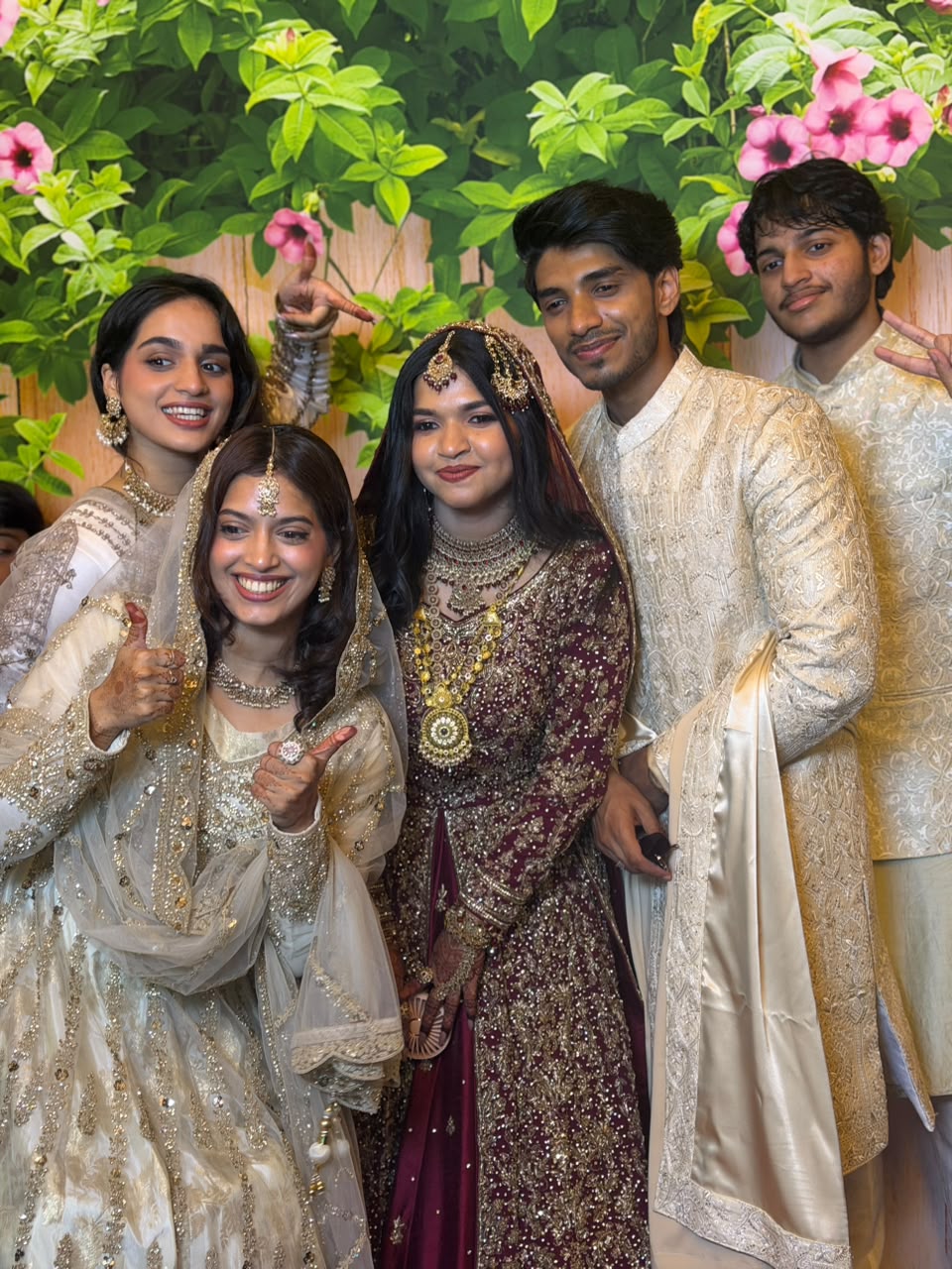 Wedding guests posing with the bride and groom at a PartyBooth Magic Mirror photobooth in Kerala