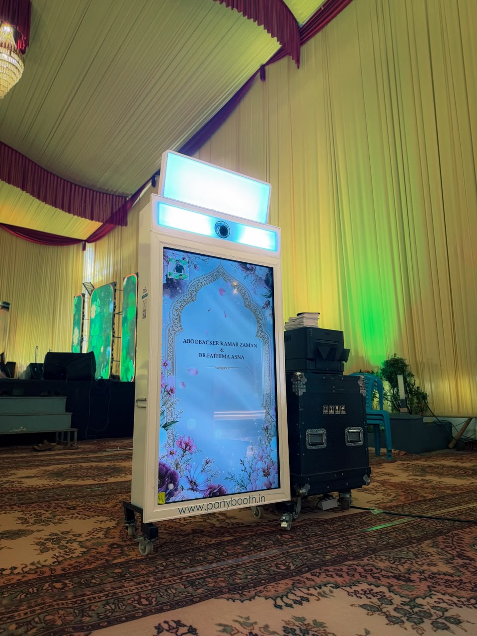PartyBooth White Aura 55 Inch big size photobooth mirror display